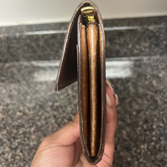 SOLD-Louis Vuitton Vintage Sarah Wallet - Picture 5 of 7